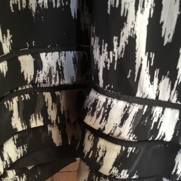 ECI top with black applicated  flowers on neckline - Picture 4 of 8